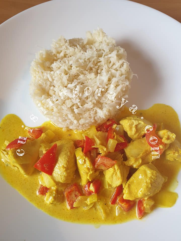 Servi avec le riz de chou fleur