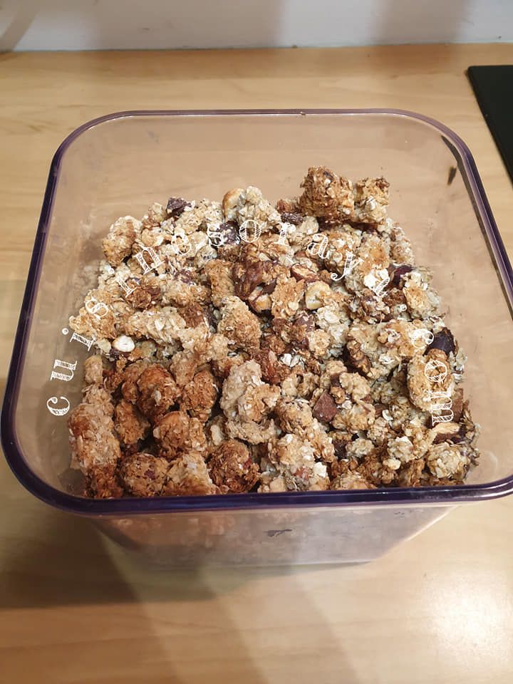 Muesli complet aux fruits secs, graines et chocolat