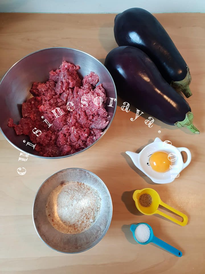 Aubergine roulée à la viande au fromage coulant et sa sauce