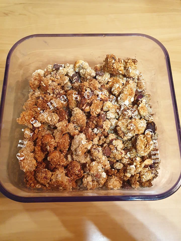 Muesli complet aux fruits secs, graines et chocolat