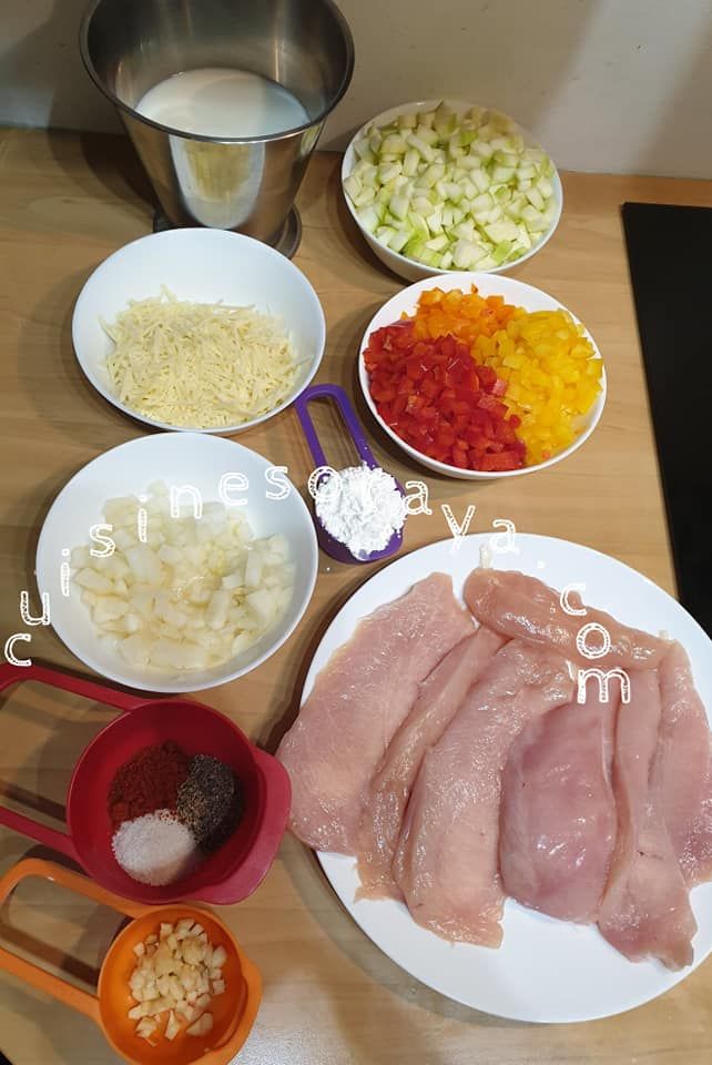 Escalopes de poulet gratinée avec sa sauce crémeuse aux légumes