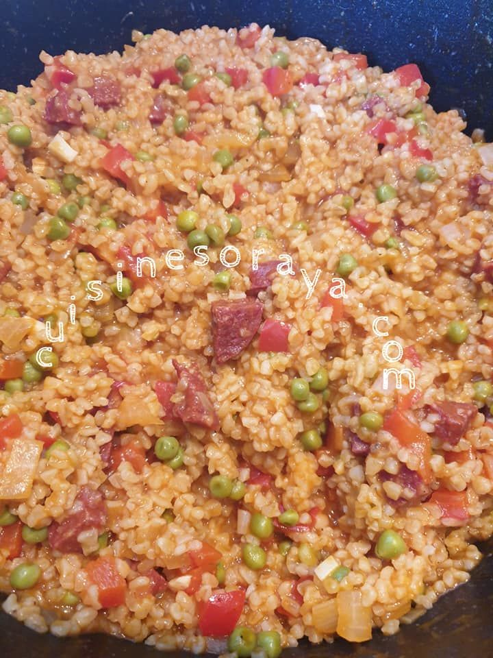 Boulgour aux poivrons, petits pois et chorizo