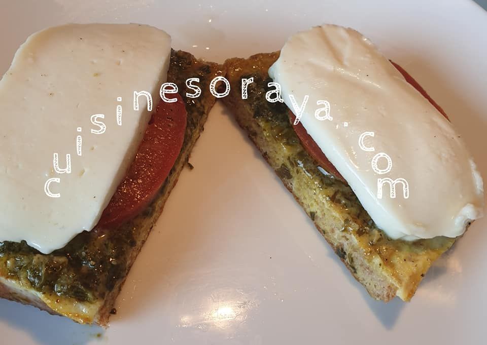 Pain perdu au pesto, tomate et mozzarella