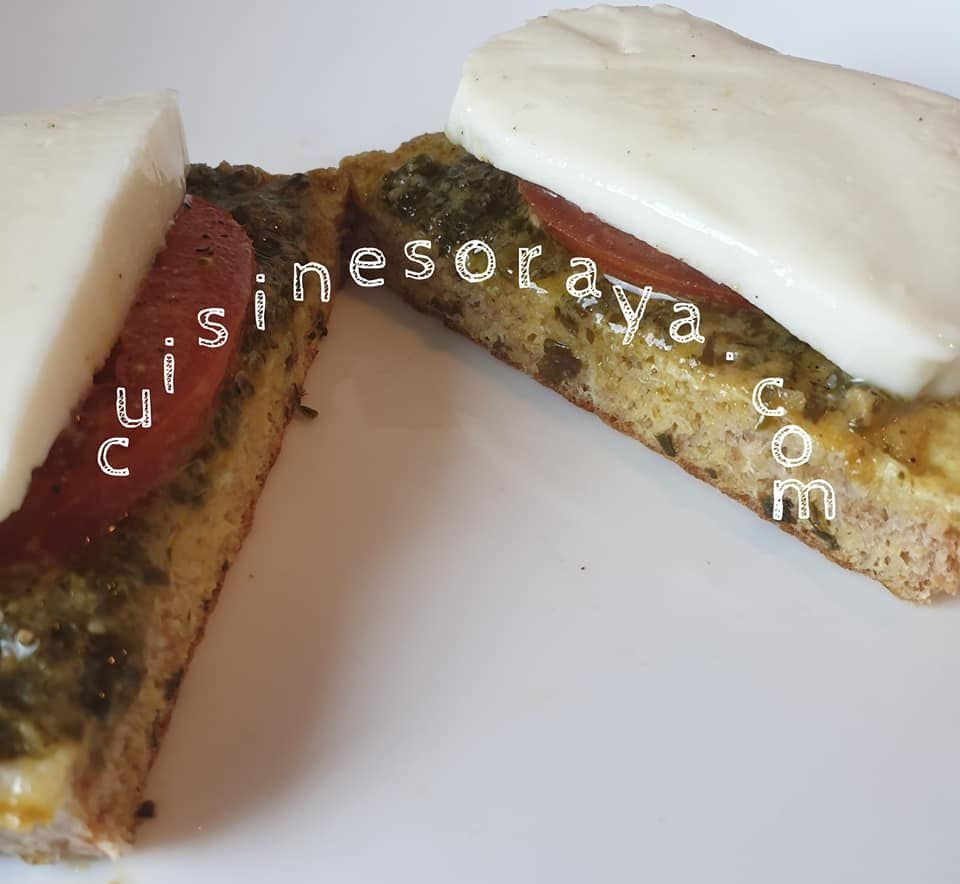 Pain perdu au pesto, tomate et mozzarella