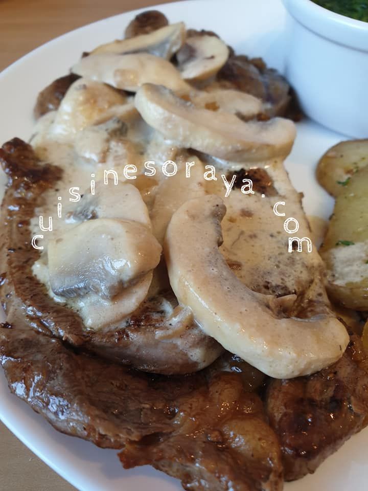 Faux filet sauce champignon, pomme de terre sautées au herbe et épinard à la crème