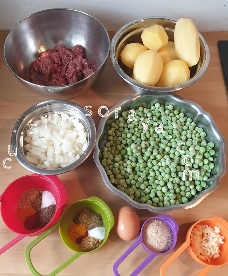 Tajine à la viande hachée, pommes de terre et petits pois