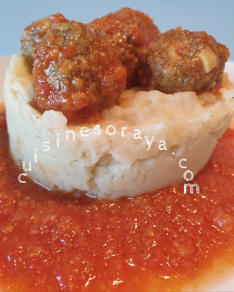 Boulette de viande à la sauce et purée de pomme de terre