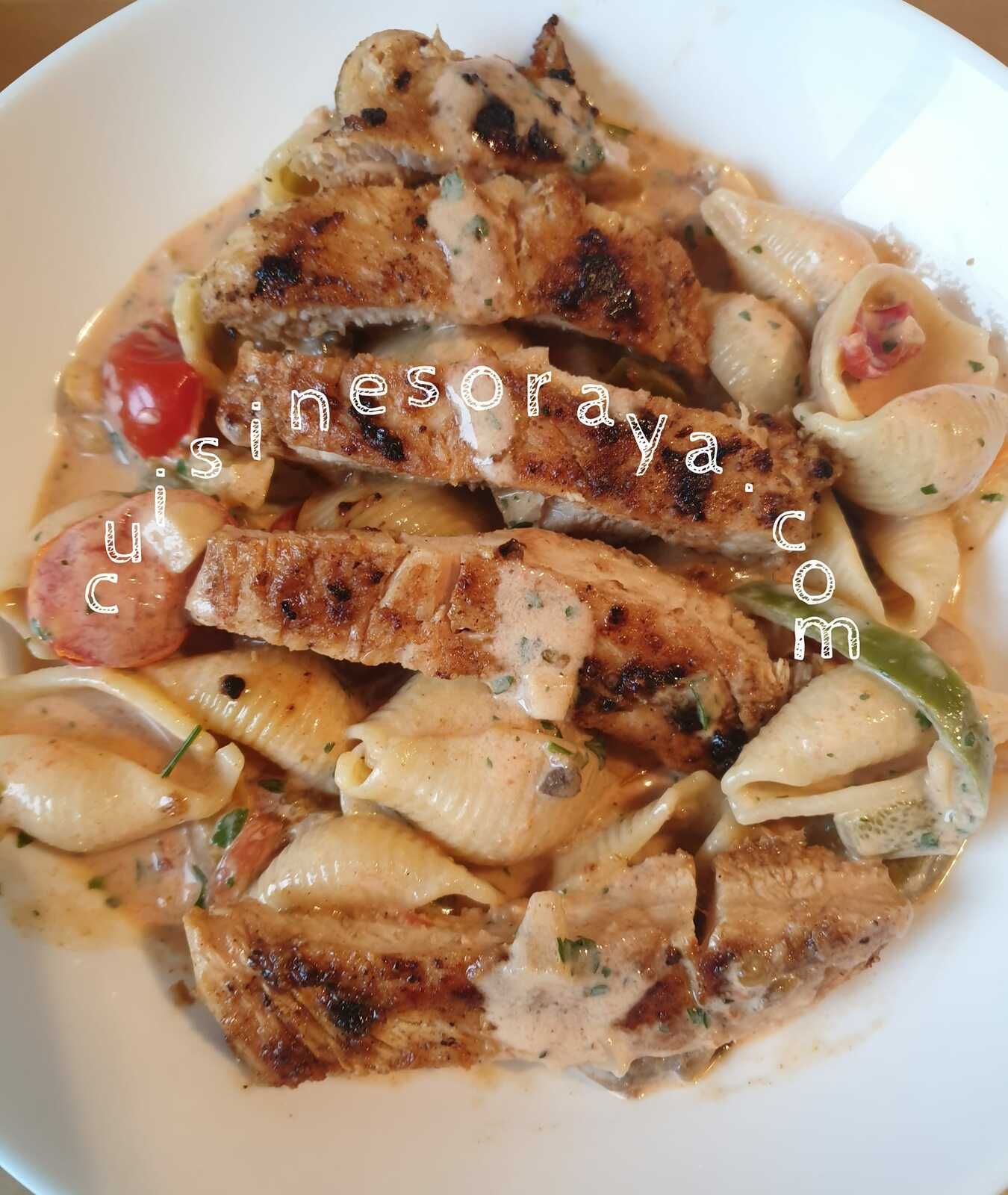 Conchiglioni au poulet, champignons, poivrons à la sauce crémeuse