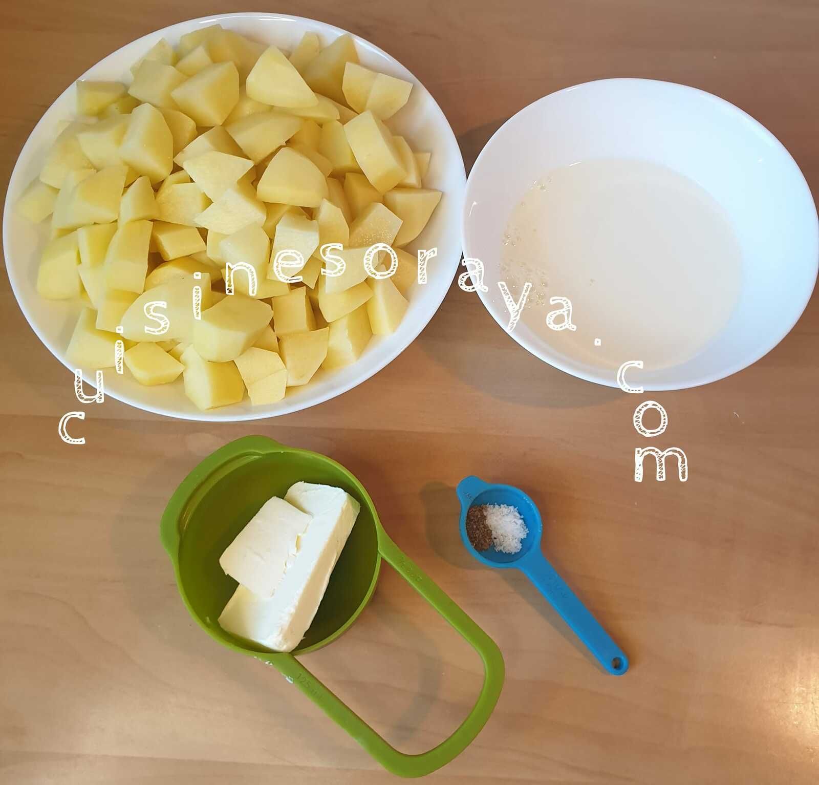 Ecrasé de pommes de terre, fondu de poireaux et noix de st jacques condiment chorizo