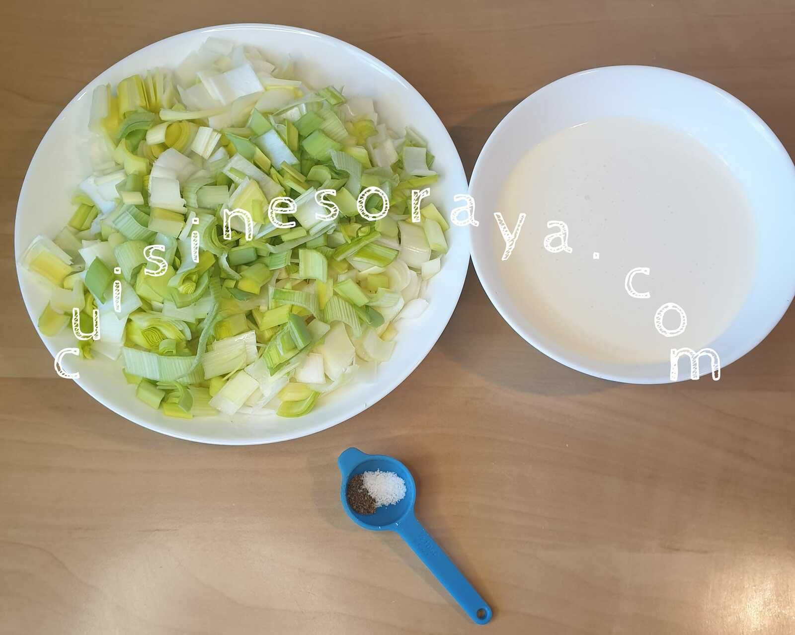 Ecrasé de pommes de terre, fondu de poireaux et noix de st jacques condiment chorizo