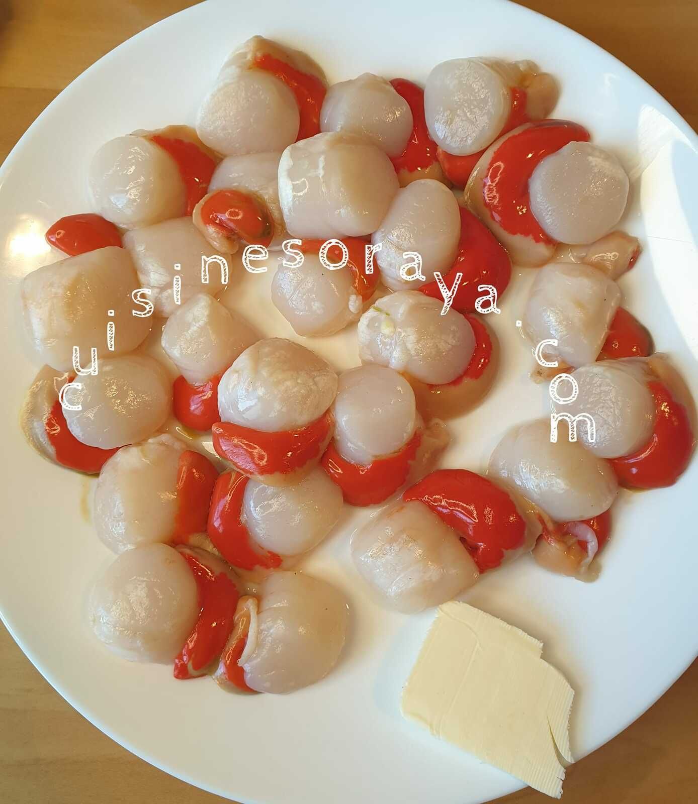 Ecrasé de pommes de terre, fondu de poireaux et noix de st jacques condiment chorizo