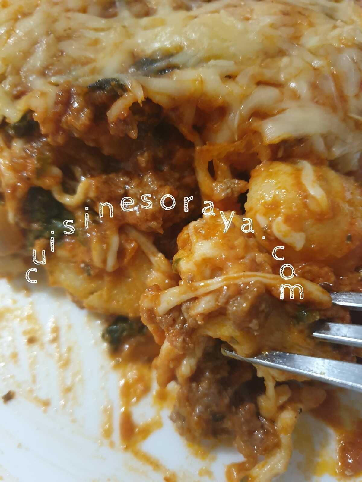 Gnocchis à la viande, épinards et fromage gratiné au four