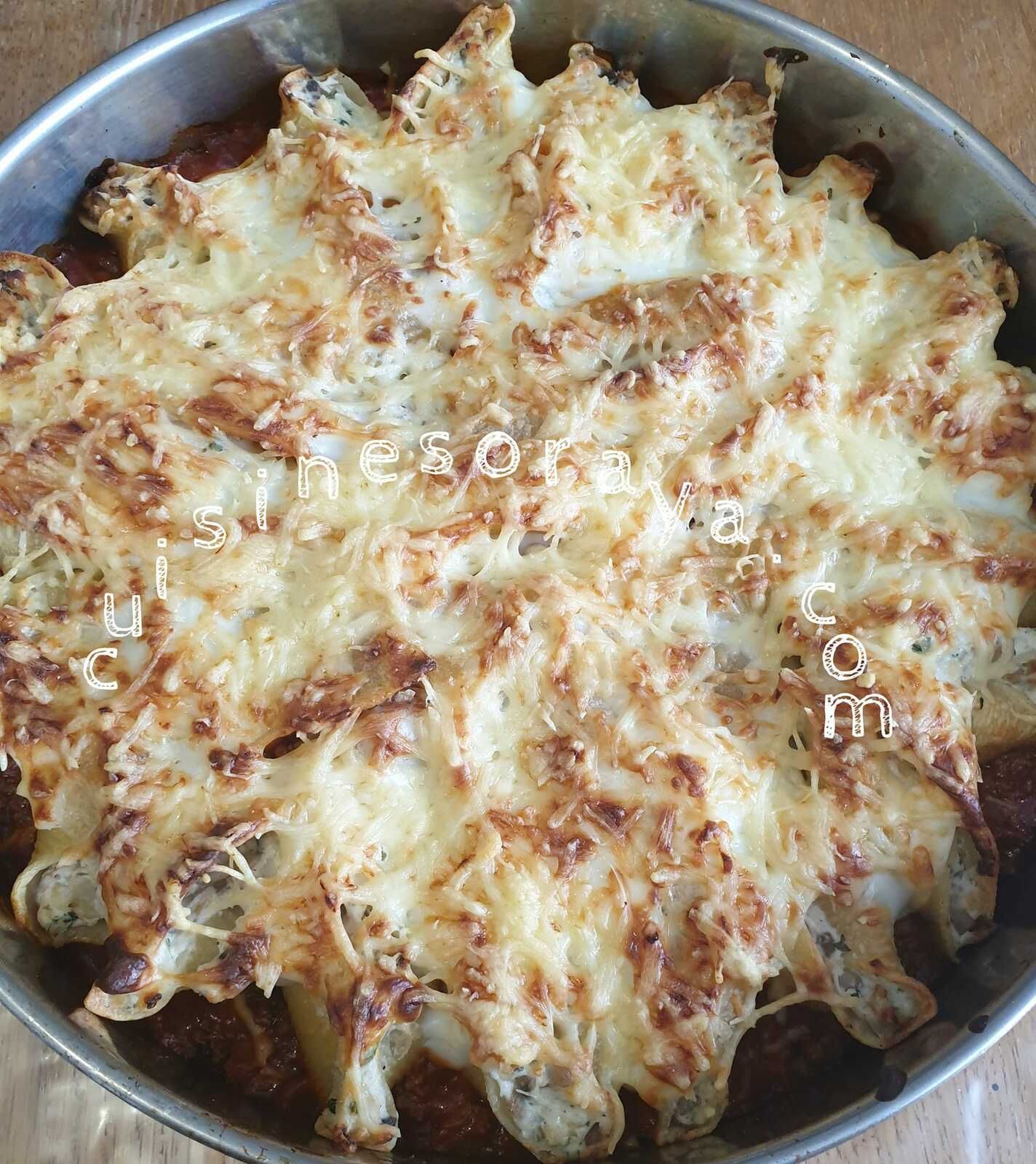 Conchiglioni farcis aux champignons, ricotta et sa sauce bolognaise
