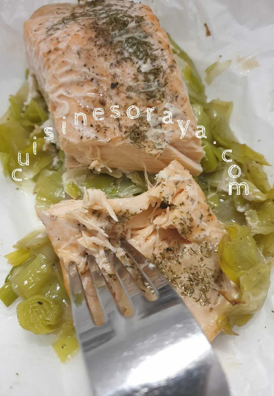 Fondu de poireaux et saumon en papillote