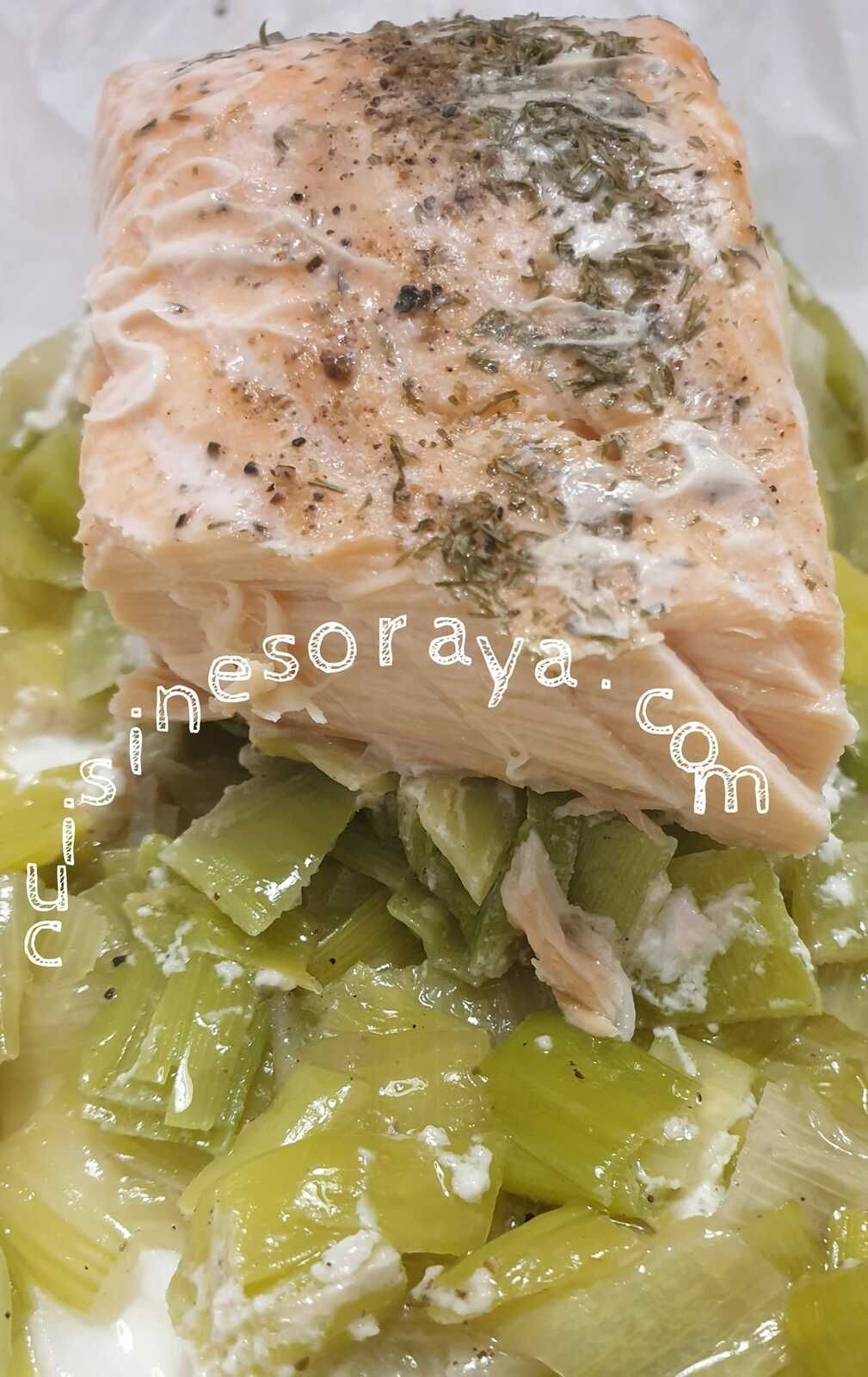 Fondu de poireaux et saumon en papillote