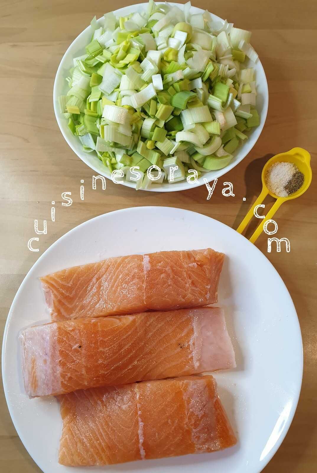 Fondu de poireaux et saumon en papillote
