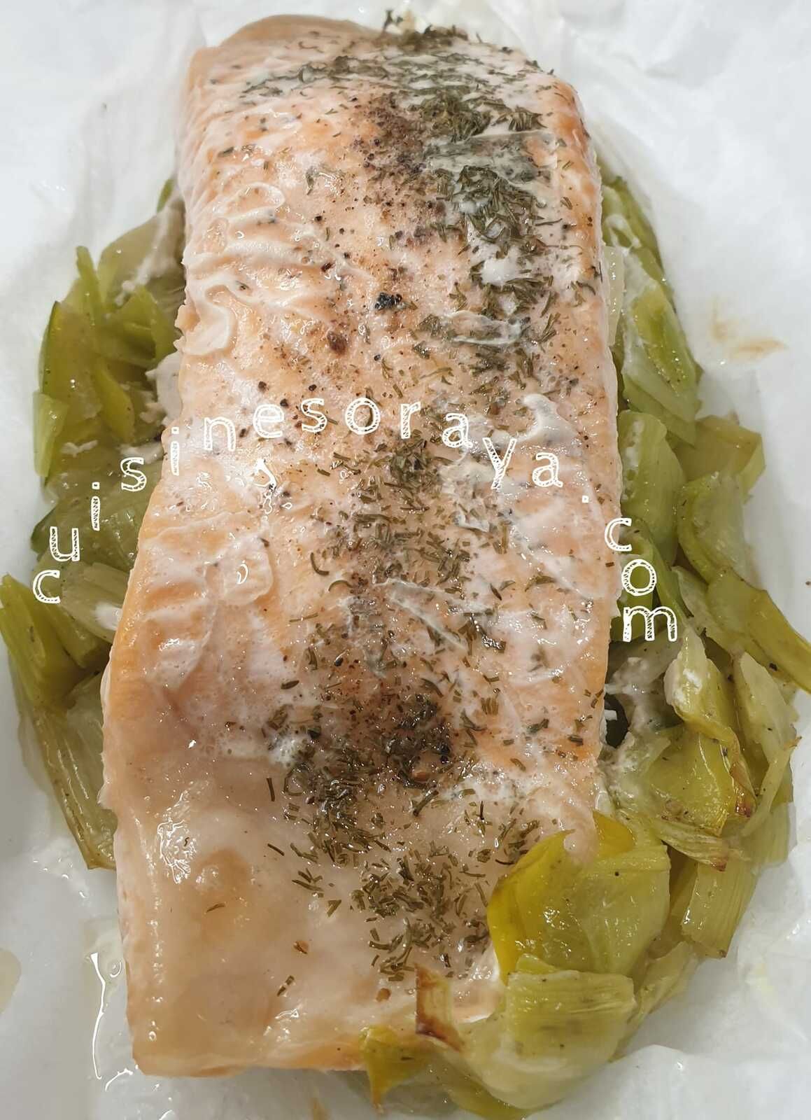 Fondu de poireaux et saumon en papillote