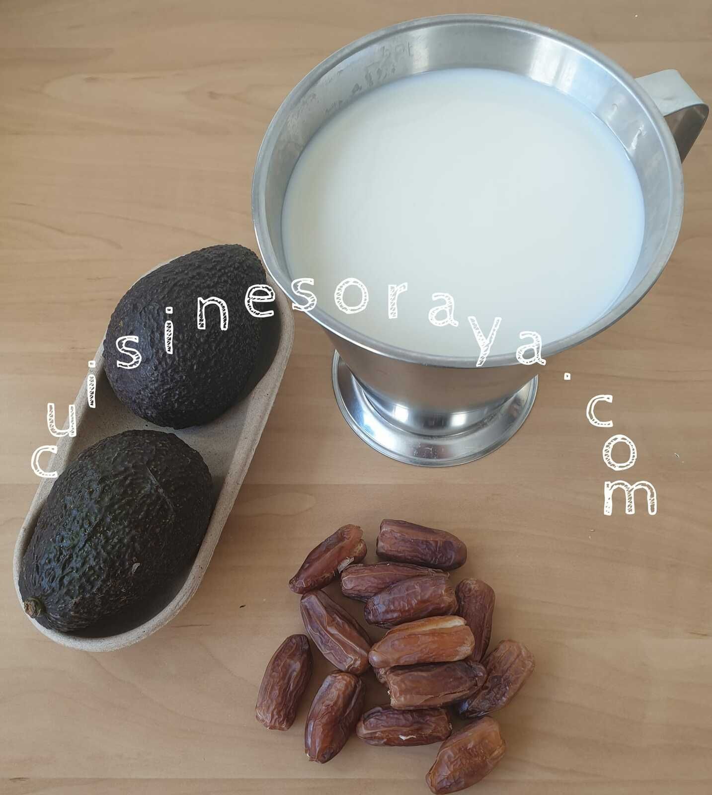 Smoothies avocat et dattes
