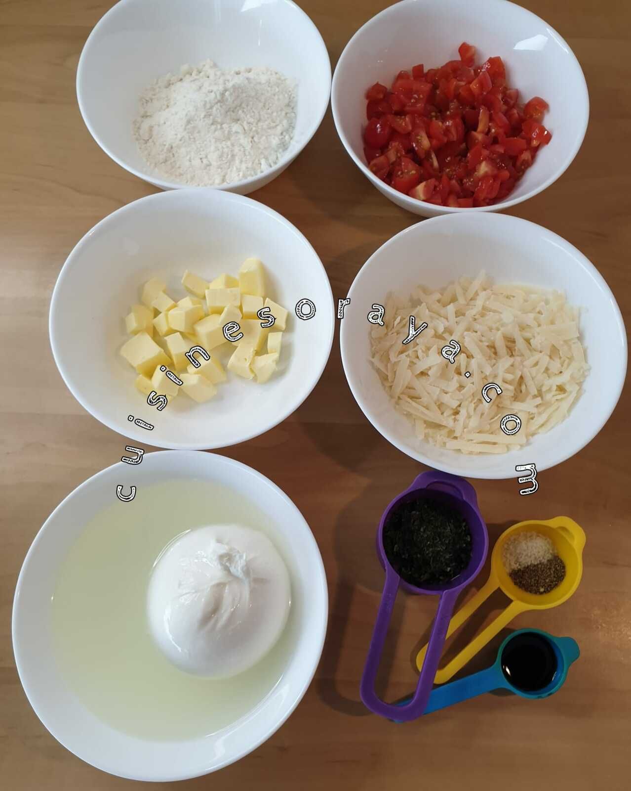 Crumble salé aux tomates et burrata
