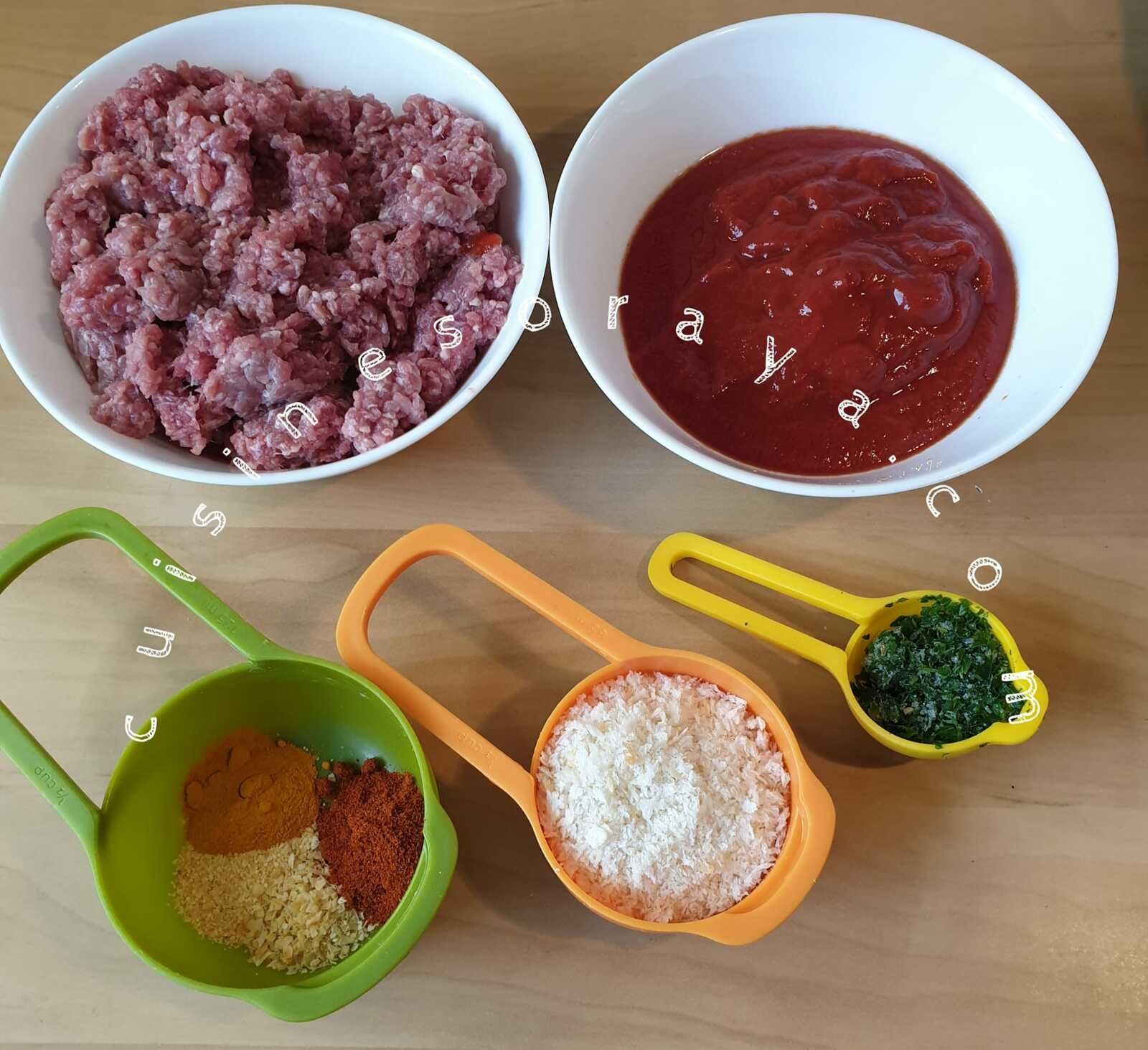 Riz aux légumes et boulettes de kefta sauce tomate