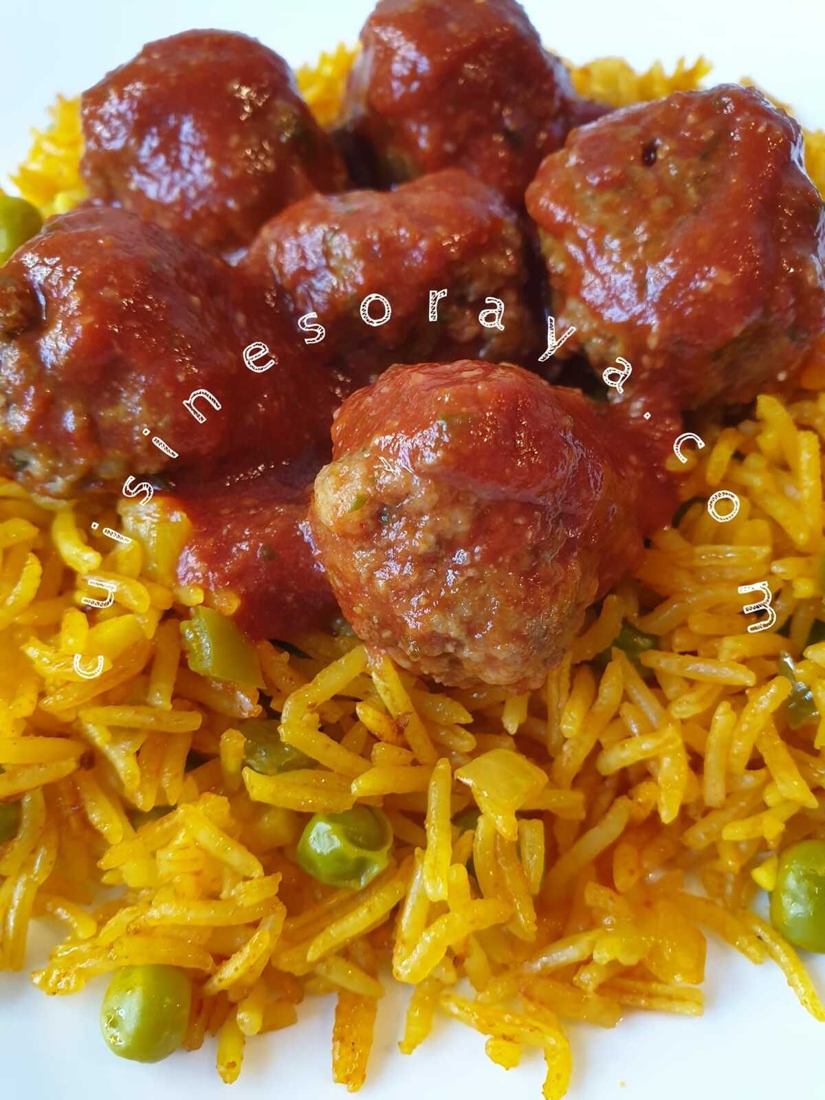 Riz aux légumes et boulettes de kefta sauce tomate