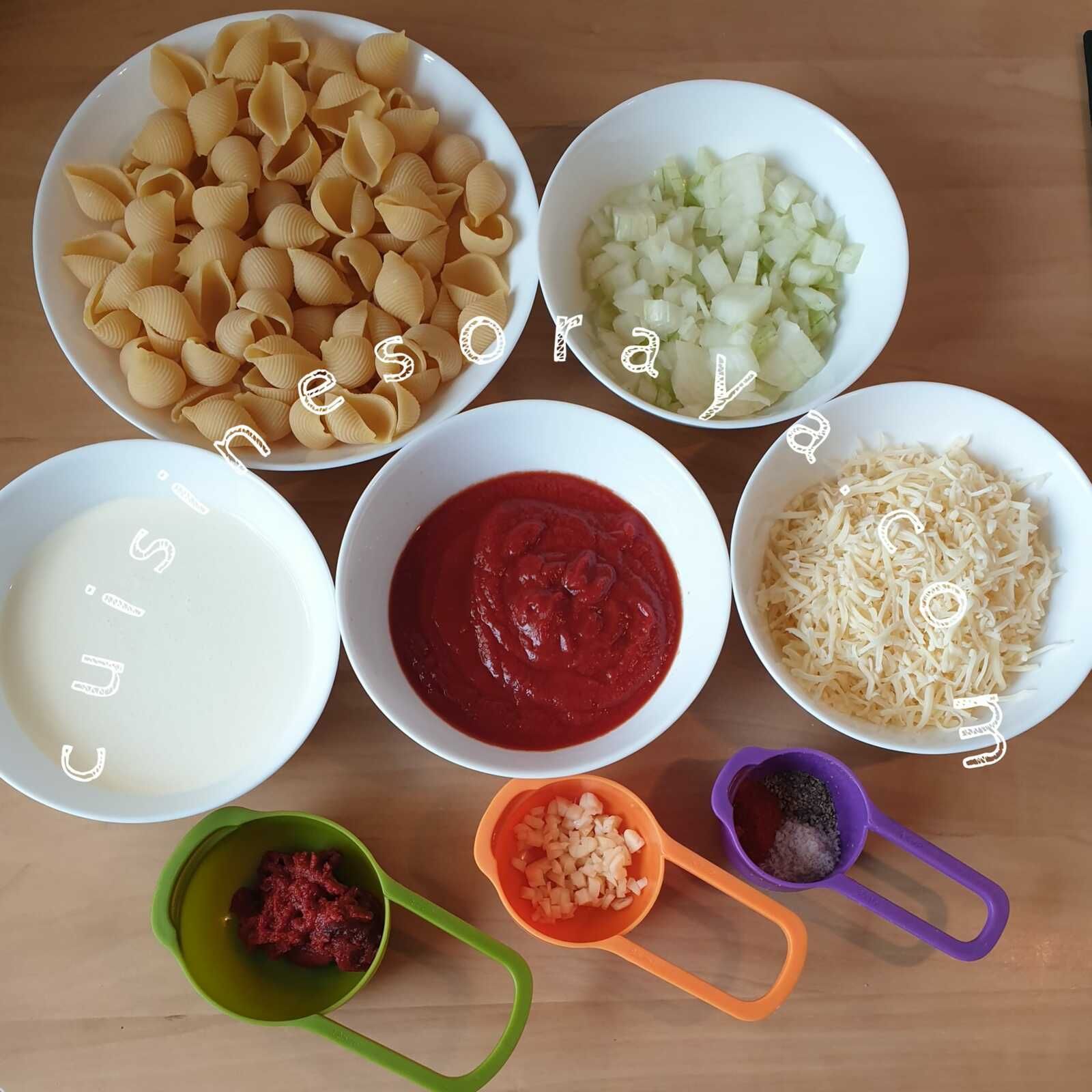 Pâtes à la tomate crémeuse et ses nuggets de poulet épicées
