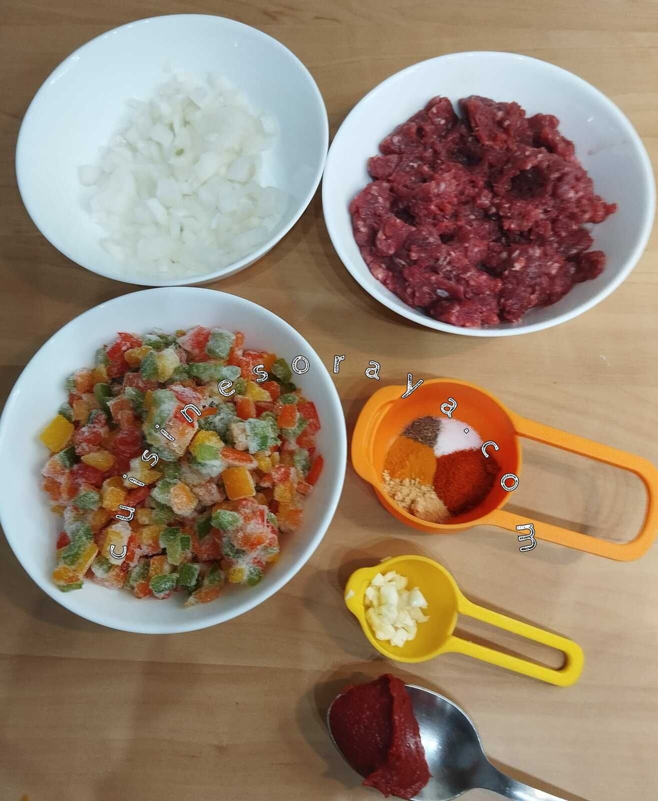 Petits pains farcis à la viande et aux légumes