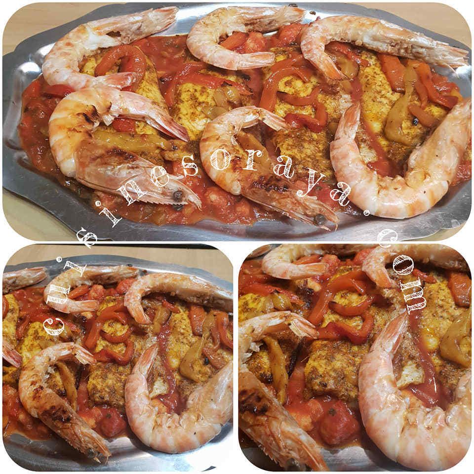 Bar au four à la sauce aux crevettes et au poivron grillé