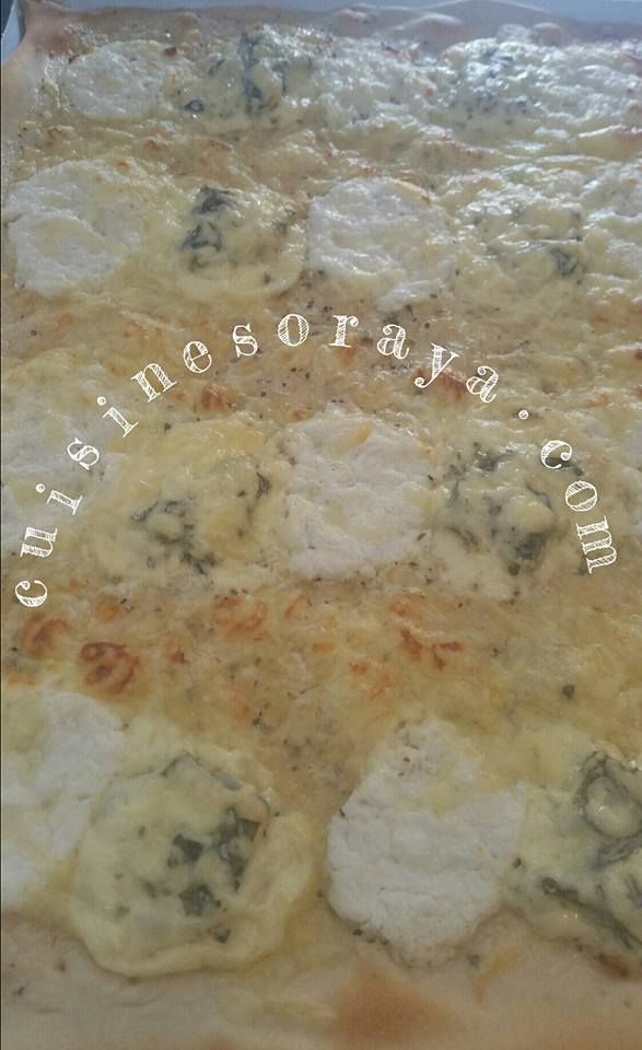 Pizza maison 3 fromages et pizza thon, poivrons