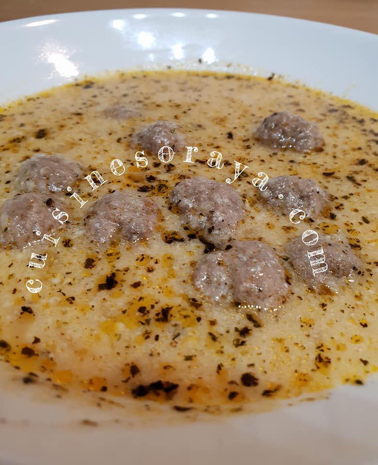 Soupe au yaourt, menthe et boulette de viande bien complète - yoğurtlu çorbası