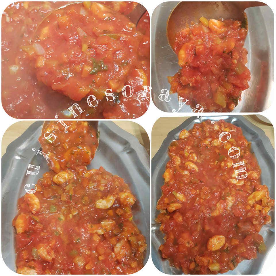 Bar au four à la sauce aux crevettes et au poivron grillé