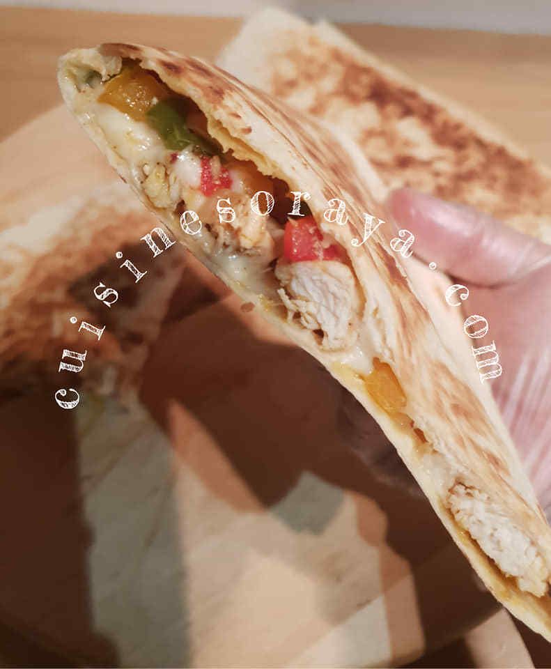 Quesadillas de poulet légumes et au fromage