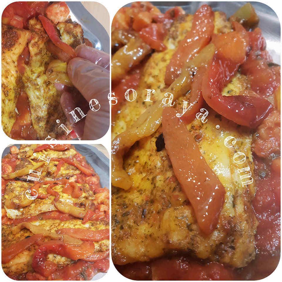 Bar au four à la sauce aux crevettes et au poivron grillé