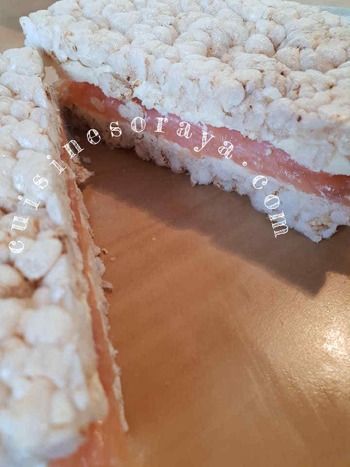 Burger en galette de riz de saumon ou de viande