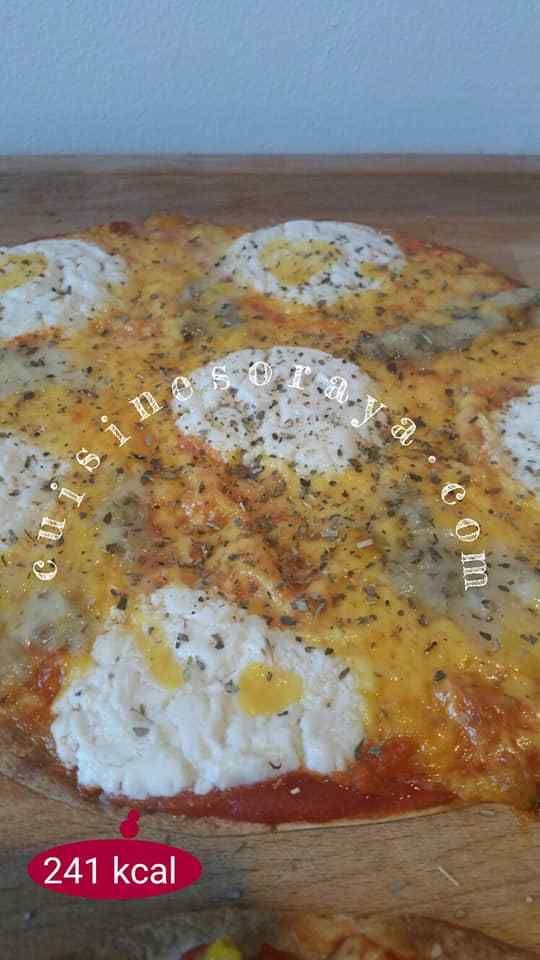 Pizza wrap thon poivrons et aux 3 fromages.