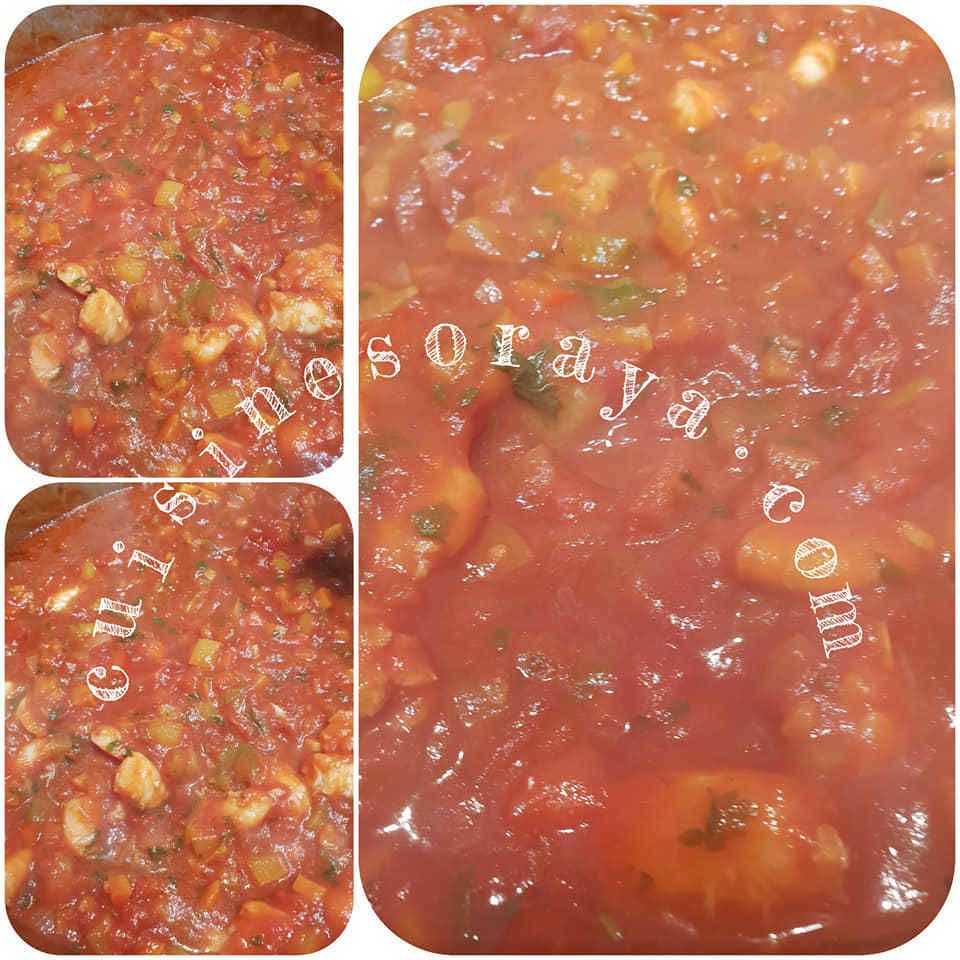 Bar au four à la sauce aux crevettes et au poivron grillé