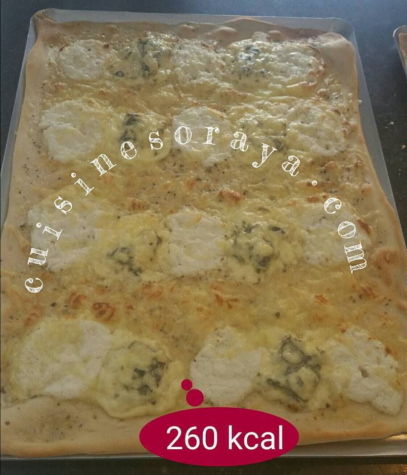 Pizza maison 3 fromages et pizza thon, poivrons