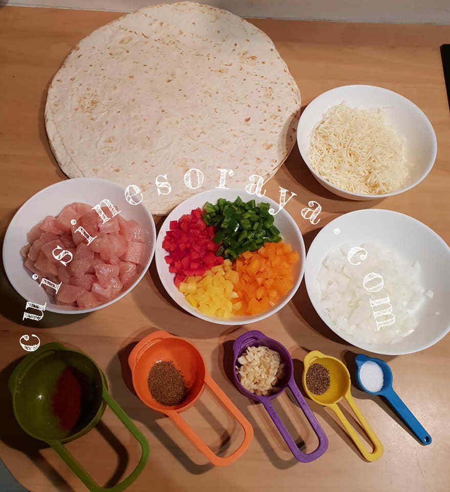 Quesadillas de poulet légumes et au fromage