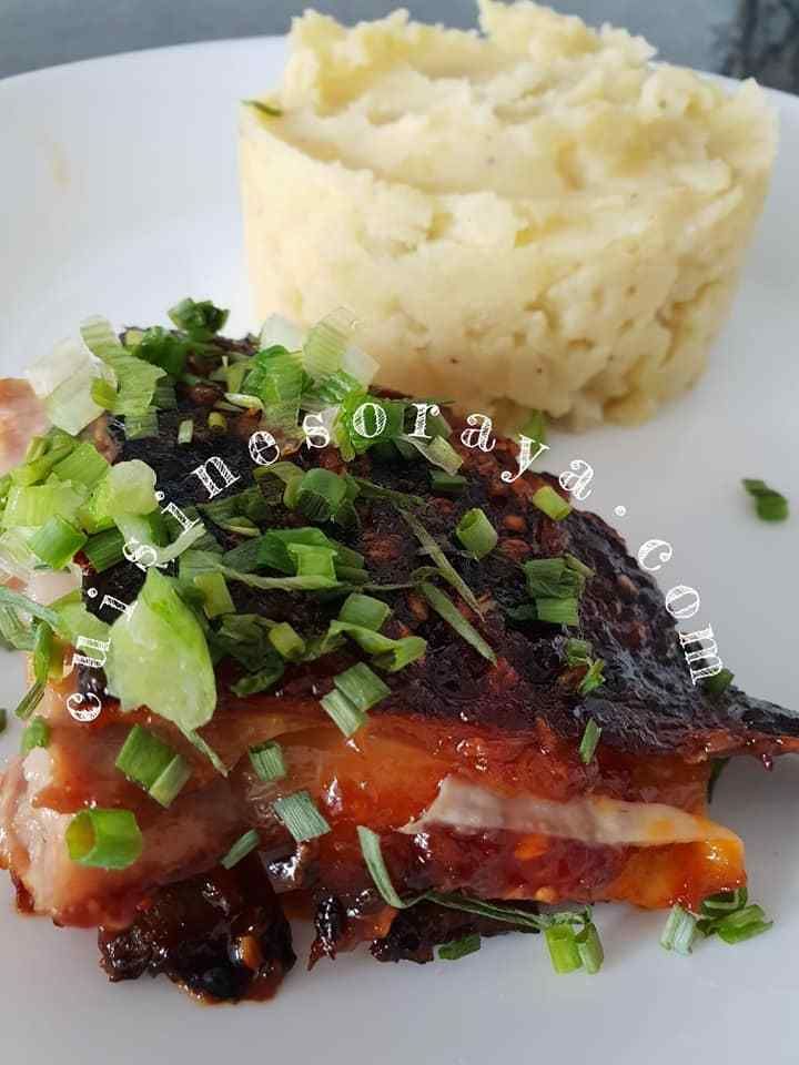 Poitrine d'agneau grillé fondante sauce aigre douce piquante