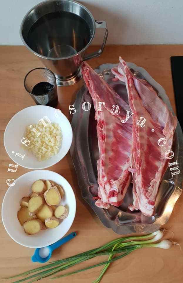 Poitrine d'agneau grillé fondante sauce aigre douce piquante