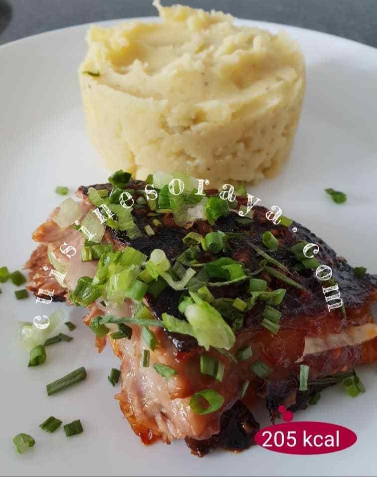 Poitrine d'agneau grillé fondante sauce aigre douce piquante