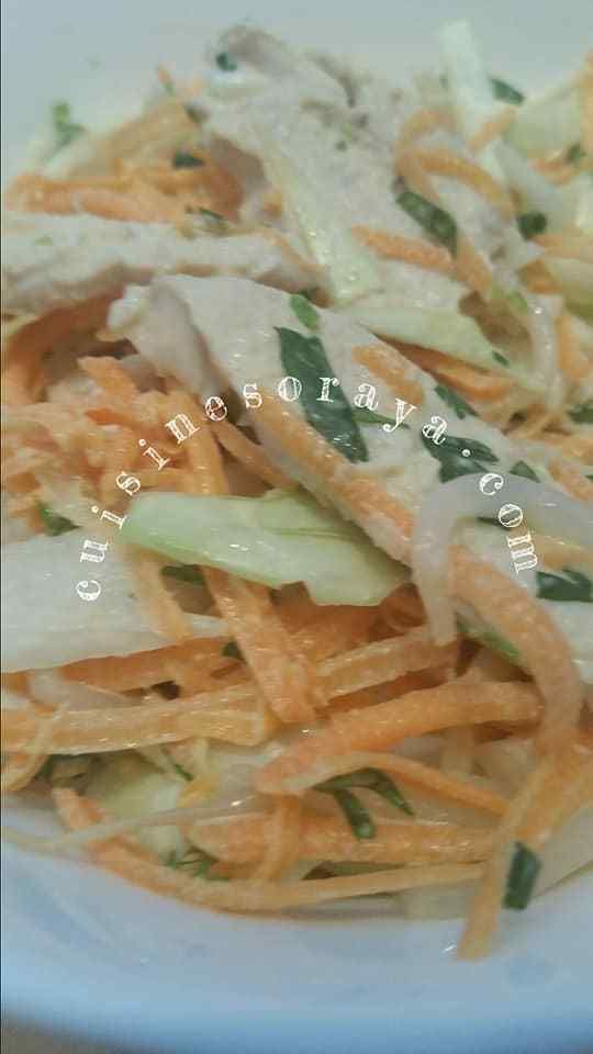 Salade de chou et de poulet.