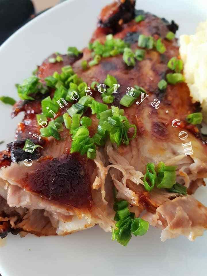 Poitrine d'agneau grillé fondante sauce aigre douce piquante