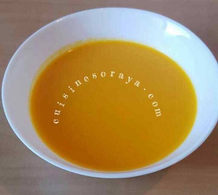 Velouté de potimarron et sa crème fouettée au curry