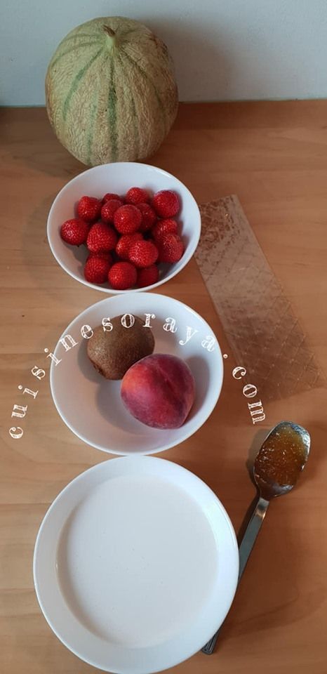 Méli mélo de fruits aux lait dans un melon