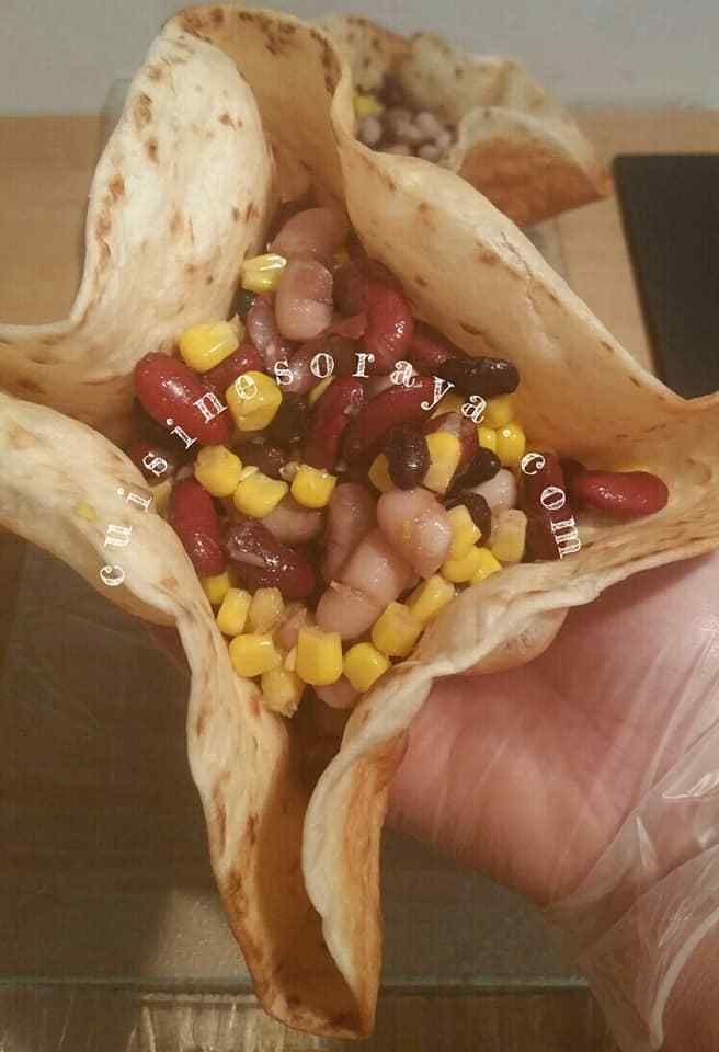Bol tortillas croquante avec sa salade mexicaine
