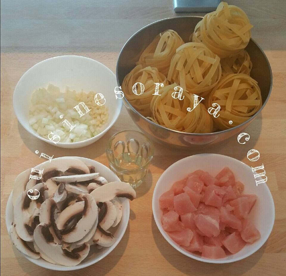 Pâtes à la crème poulet et champignons
