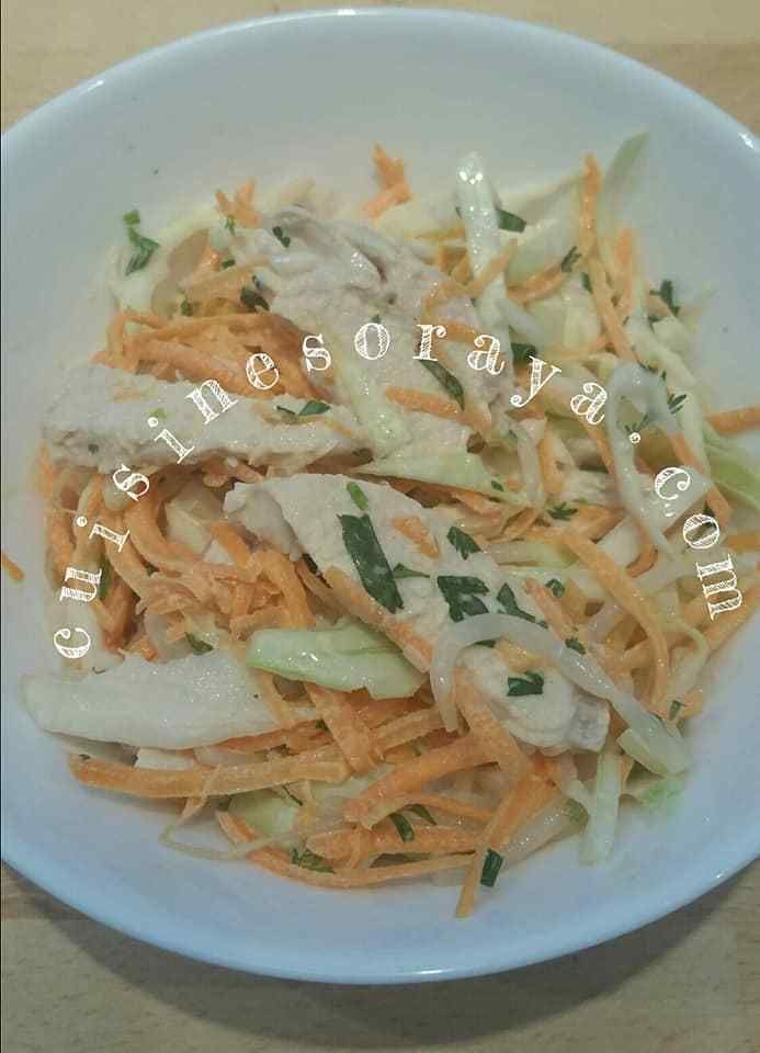 Salade de chou et de poulet.