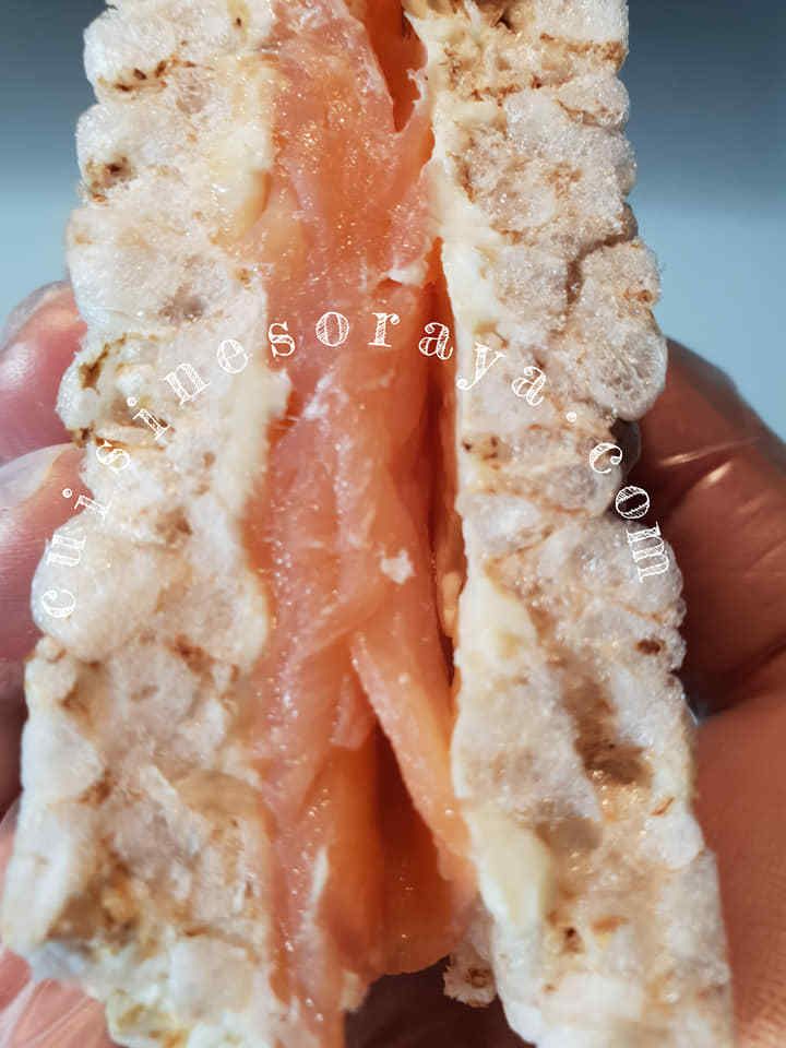 Burger en galette de riz de saumon ou de viande
