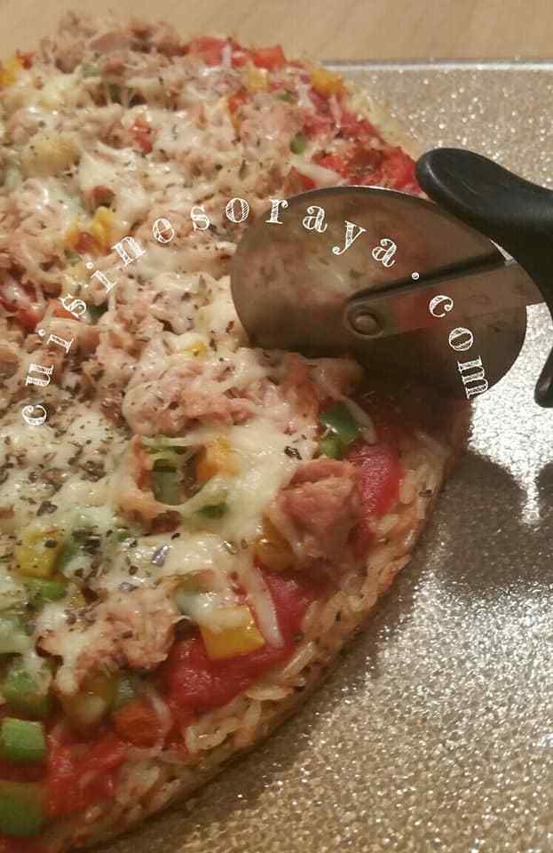 Pizza riz aux légumes et thon